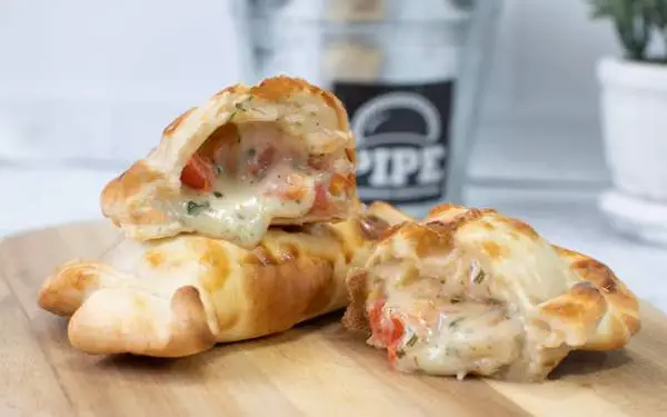 Empanada caprese Empanada caprese