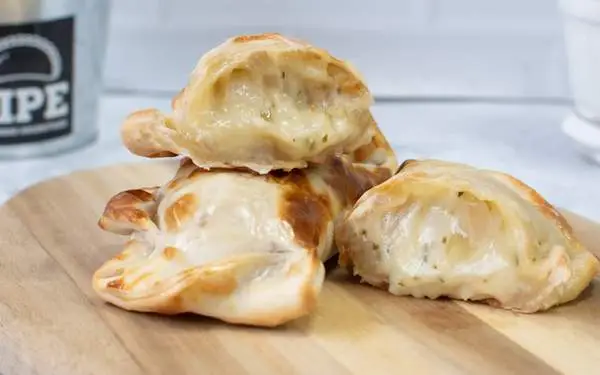 Empanada de cebolla y queso Empanada de cebolla y queso